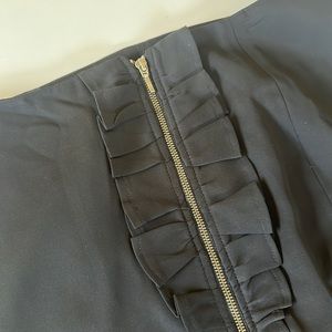 LIKE NEW ruffle detail skirt
